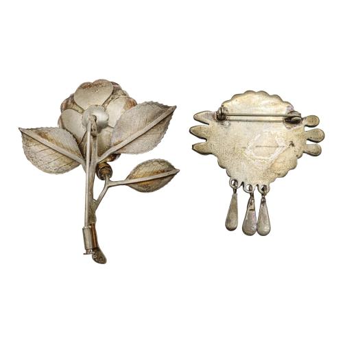 DOS BROCHES DE PLATA