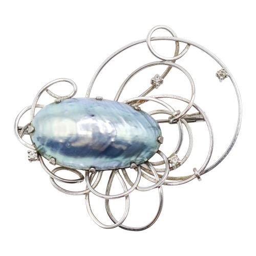 BROCHE CON PERLA OSMENA, DE LOS AÑOS 60