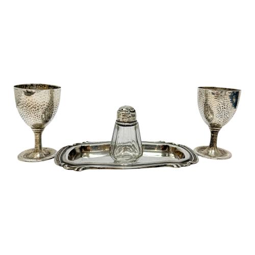 CONJUNTO DE PIEZAS EN PLATA DE MEDIADOS DEL S.XX