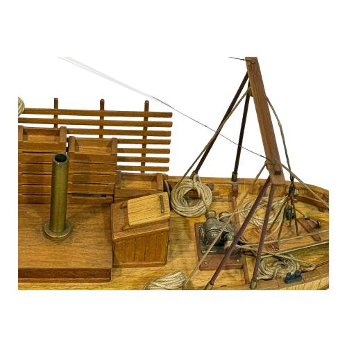 MAQUETA DE BARCO PESQUERO DE MEDIADOS DEL S.XX
