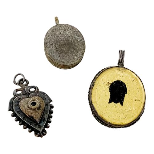 TRES MEDALLAS RELICARIO SIGLO XVIII