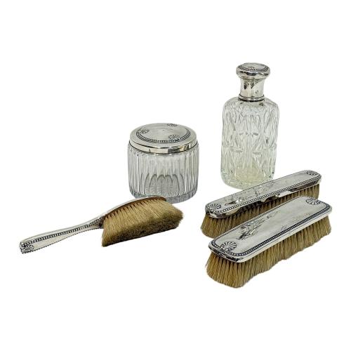 CONJUNTO DE PIEZAS DE TOCADOR DE MEDIADOS DEL S.XX