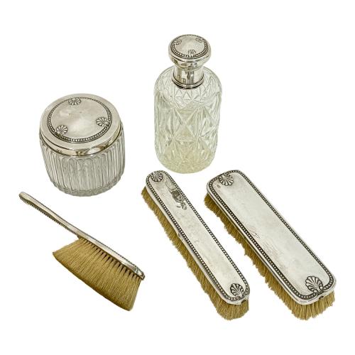 CONJUNTO DE PIEZAS DE TOCADOR DE MEDIADOS DEL S.XX