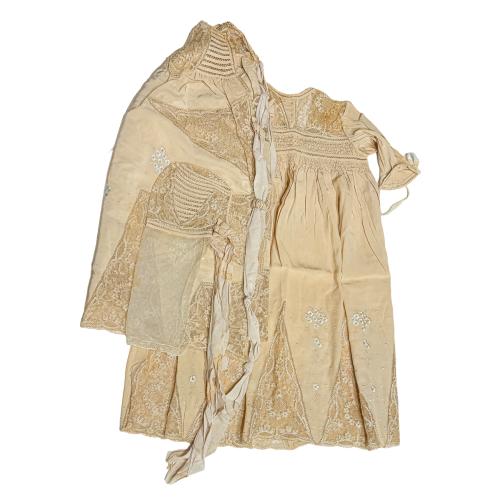VESTIDO DE ACRISTIANAR DEL PRIMER TERCIO DEL S.XX