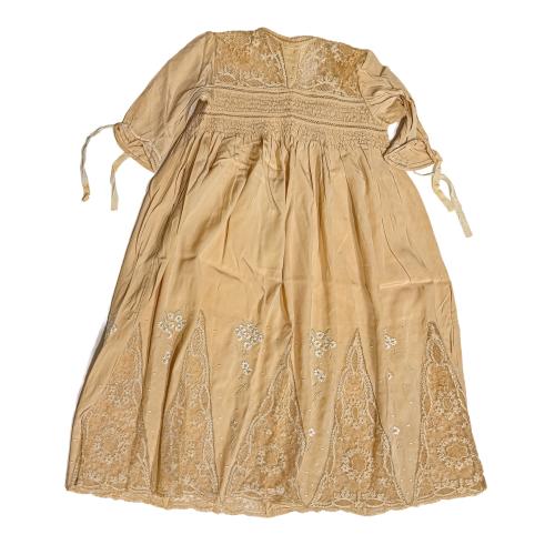VESTIDO DE ACRISTIANAR DEL PRIMER TERCIO DEL S.XX