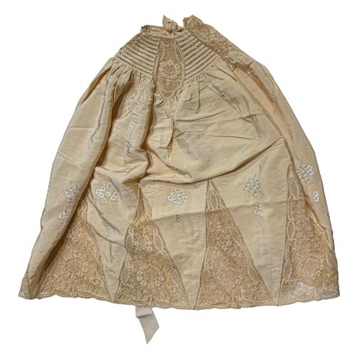 VESTIDO DE ACRISTIANAR DEL PRIMER TERCIO DEL S.XX