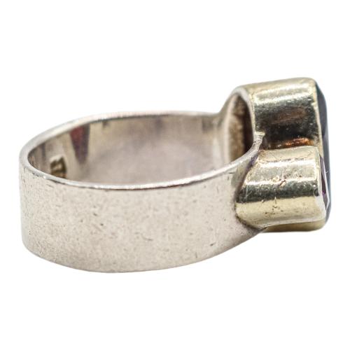 ANILLO CON GRANATES