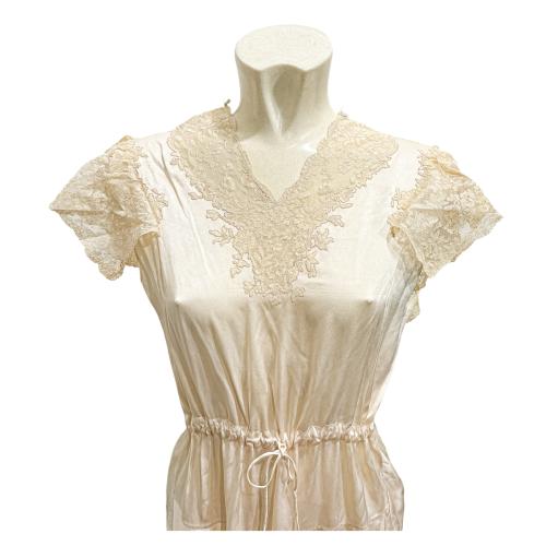 CAMISÓN LARGO DE MEDIADOS DEL SIGLO XX
