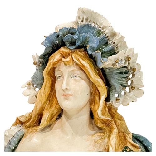 FIGURA DE PORCELANA AUSTRÍACA DE PRIMER TERCIO DE S. XX