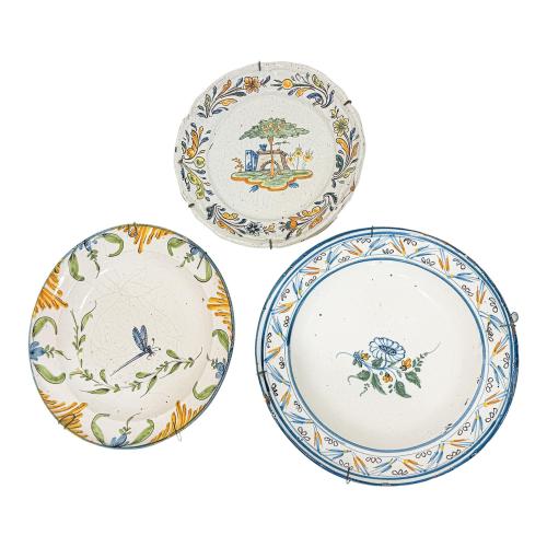 TRES PLATO DE CERÁMICA DE PRIMERA MITAD DEL SIGLO XX