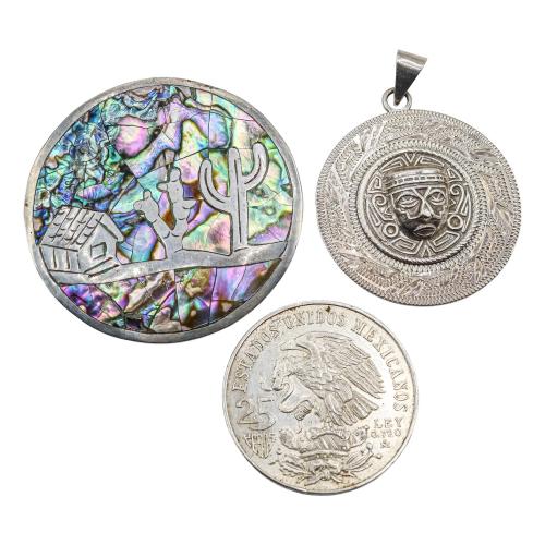 PAREJA DE COLGANTES Y UNA MONEDA