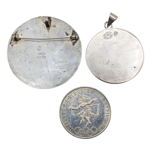 PAREJA DE COLGANTES Y UNA MONEDA
