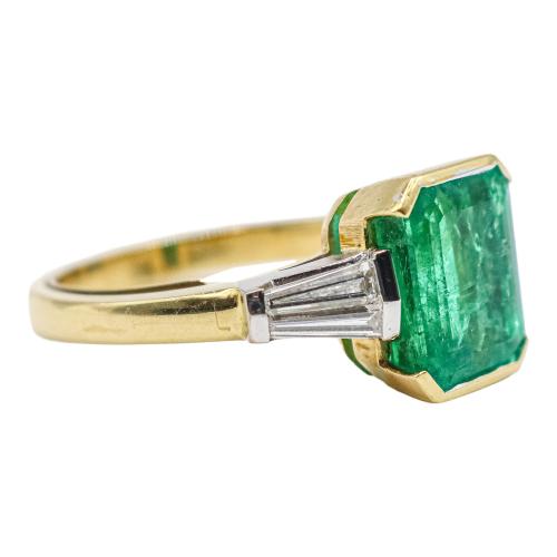 ANILLO CON ESMERALDA Y DIAMANTES