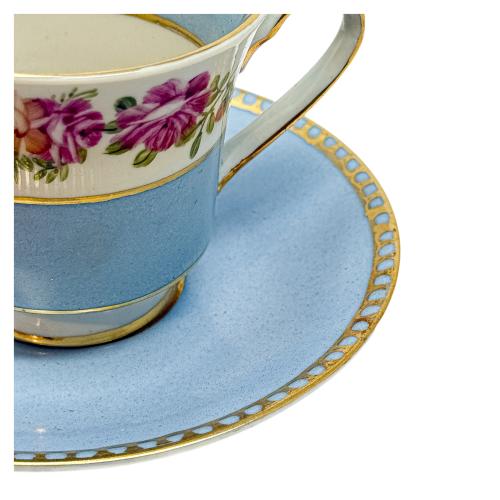 TAZA CON PLATO DE PORCELANA FRANCESA DE MEDIADOS S. XX