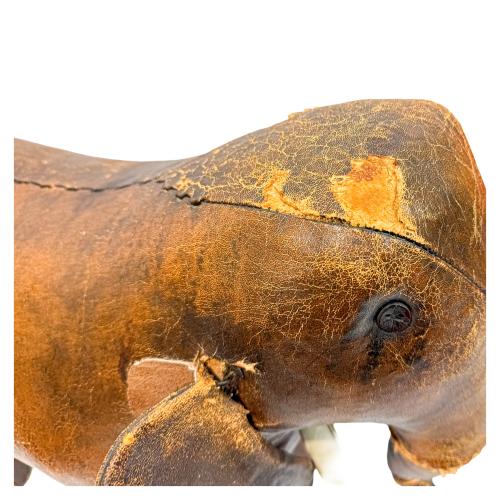 ELEFANTE DE CUERO DE LOS AÑOS 70