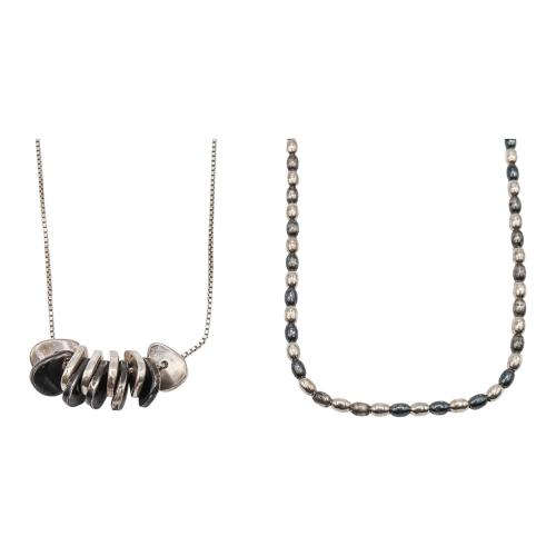 DOS GARGANTILLAS DE PLATA