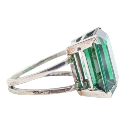 ANILLO CON CRISTAL VERDE