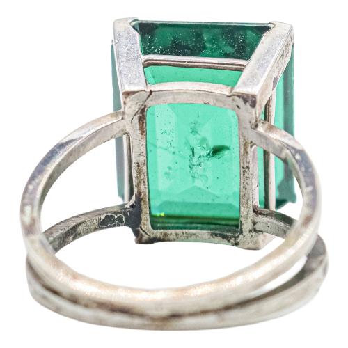 ANILLO CON CRISTAL VERDE