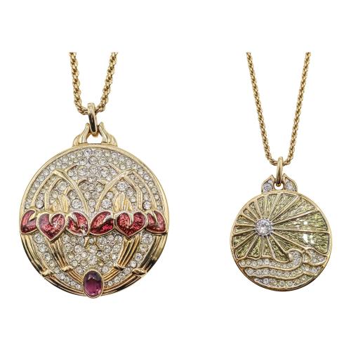 DOS COLLARES CON COLGANTES ESMALTADOS