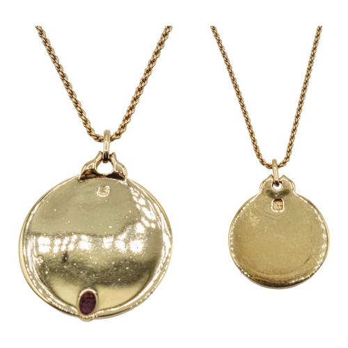DOS COLLARES CON COLGANTES ESMALTADOS