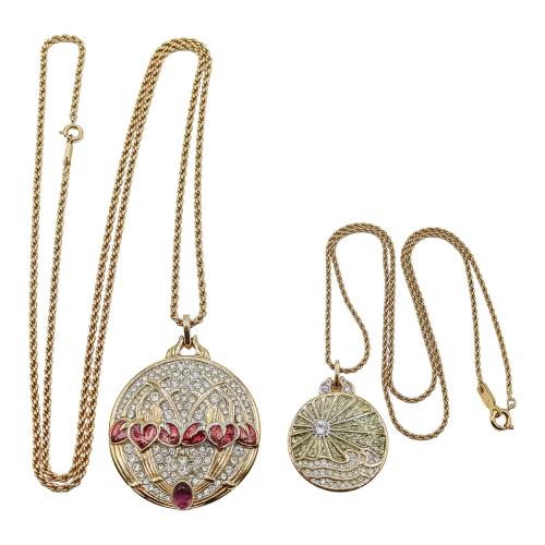 DOS COLLARES CON COLGANTES ESMALTADOS