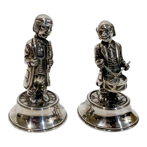 PAREJA DE FIGURAS DE PLATA DEL ÚLTIMO TERCIO DE S. XX