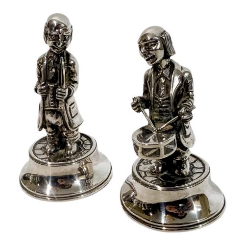 PAREJA DE FIGURAS DE PLATA DEL ÚLTIMO TERCIO DE S. XX