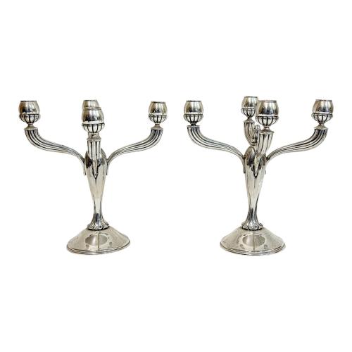 PAREJA DE CANDELABROS EN PLATA DE MEDIADOS DEL S.XX