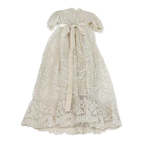 VESTIDO DE ACRISTIANAR DEL PRIMER TERCIO DEL S.XX