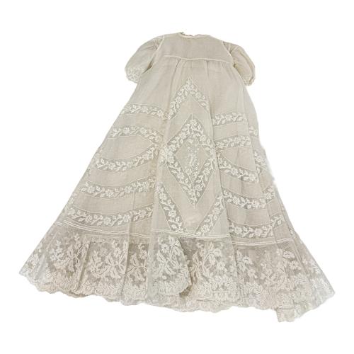 VESTIDO DE ACRISTIANAR DEL PRIMER TERCIO DEL S.XX