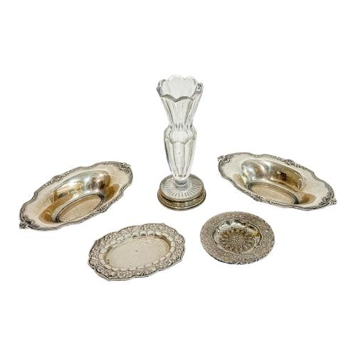 CUATRO CENTROS DE MESA EN PLATA DE MEDIADOS DE S. XX