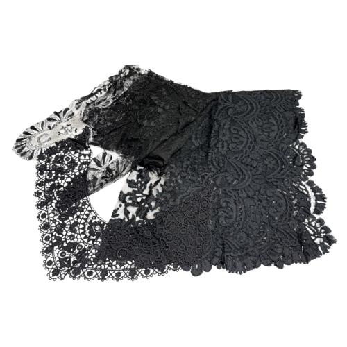 MANTILLA, PICO Y CUELLO DEL PRIMER TERCIO DEL S.XX