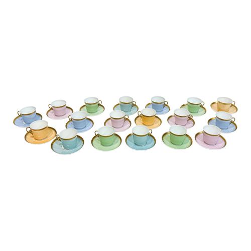 18 TAZAS Y PLATOS ROYAL COPNEHAGEN 