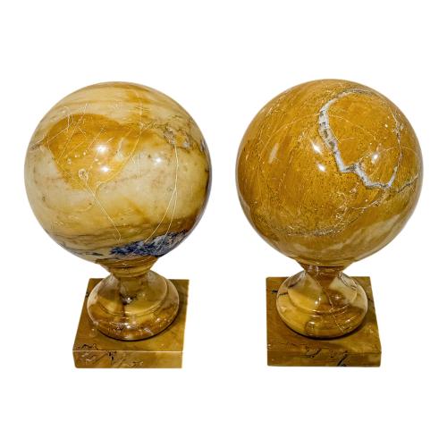 PAREJA DE BOLAS DECORATIVAS CON PEANA
