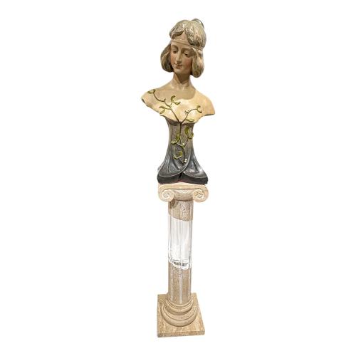 BUSTO MODERNISTA SOBRE COLUMNA 