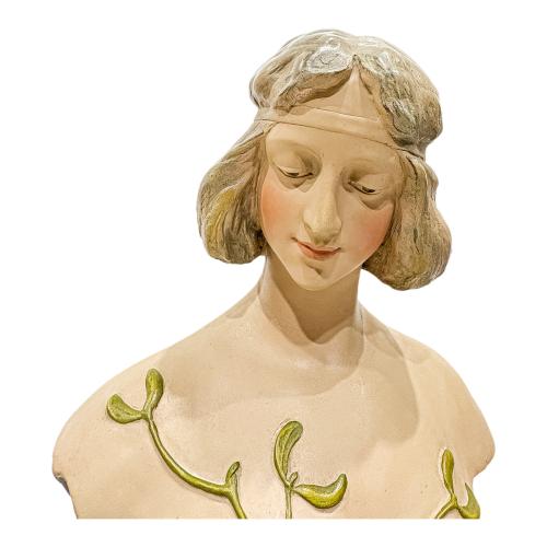 BUSTO MODERNISTA SOBRE COLUMNA 