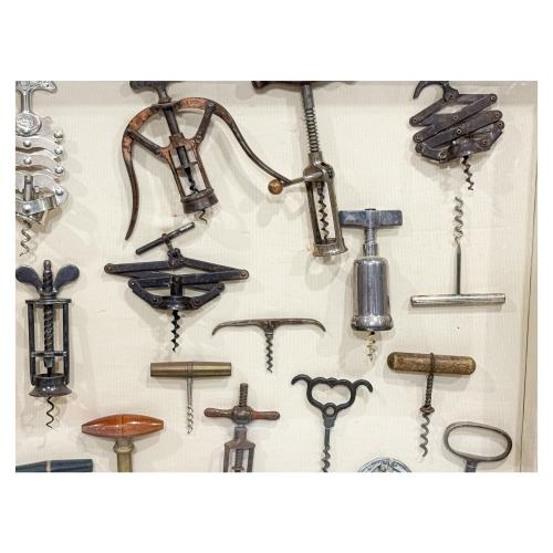 COLECCIÓN DE 24 SACA CORCHOS DE DISTINTAS ÉPOCAS