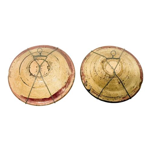 PAREJA DE PLATOS EN CERÁMICA DE REFLEJOS METALICOS S. XVIII