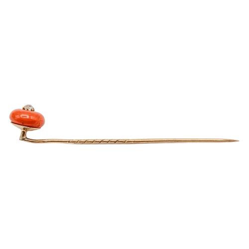 ALFILER DE CORBATA CON CORAL Y DIAMANTE, DEL S.XIX