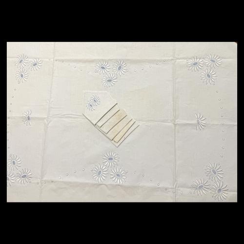 MANTEL DE TÉ DE LA SEGUNDA MITAD DEL SIGLO XX
