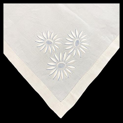 MANTEL DE TÉ DE LA SEGUNDA MITAD DEL SIGLO XX