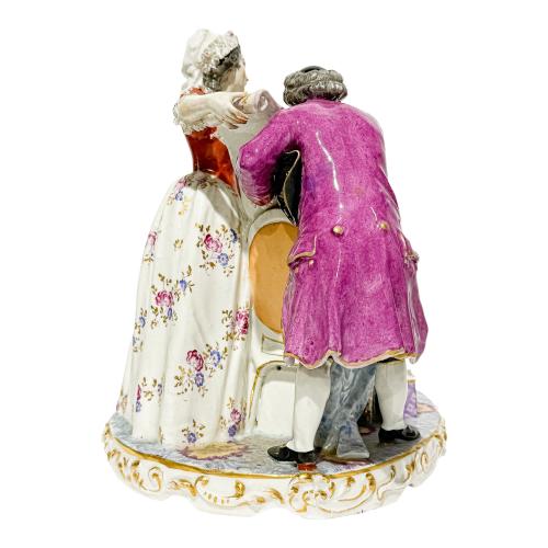 GRUPO EN PORCELANA DE LA PRIMERA MITAD DE SIGLO XX