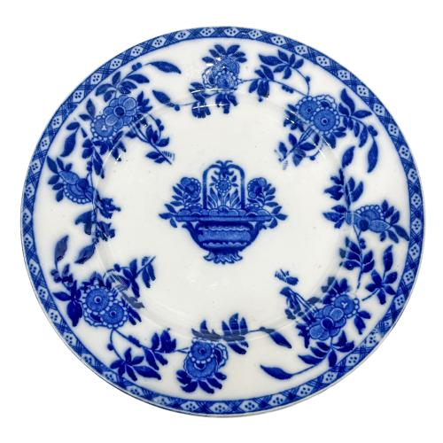 CONJUNTO DE PIEZAS DE VAJILLA EN POCELANA SEVILLANA S.XIX