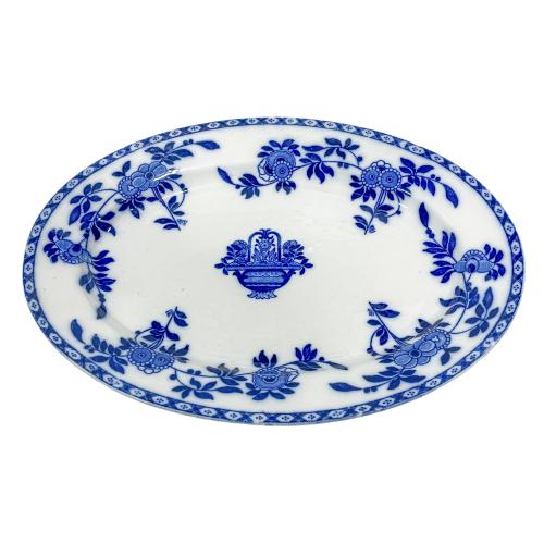 CONJUNTO DE PIEZAS DE VAJILLA EN POCELANA SEVILLANA S.XIX
