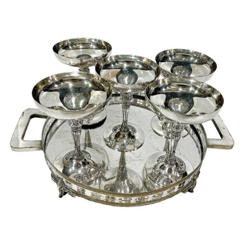 CONJUNTO DE COPAS Y BANDEJA EN METAL DE MEDIADOS S. XX