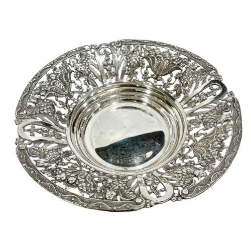 DOS CENTROS DE MESA EN METAL PLATEADO DE MEDIADOS S. XX