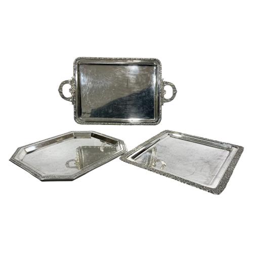 TRES BANDEJAS DE SERVICIO EN METAL DE MEDIADOS DEL S.XX