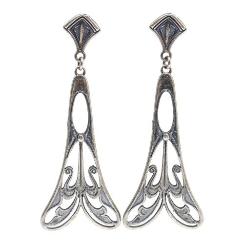 PENDIENTES DE ESTILO MODERNISTA