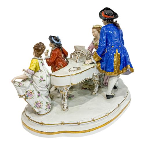 FIGURA EN PORCELANA ALEMANA DE MEDIADOS DEL S.XX
