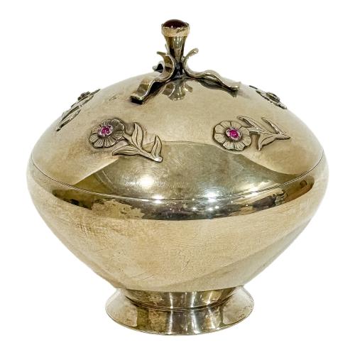 CAJA BOMBONERA EN PLATA DEL ÚLTIMO TERCIO DEL S.XX